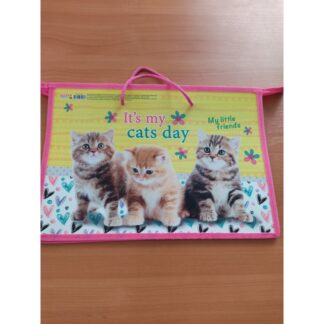 Папка для тетрадей А4 молния сверху на шнурке Котята (желтый фон) пластик